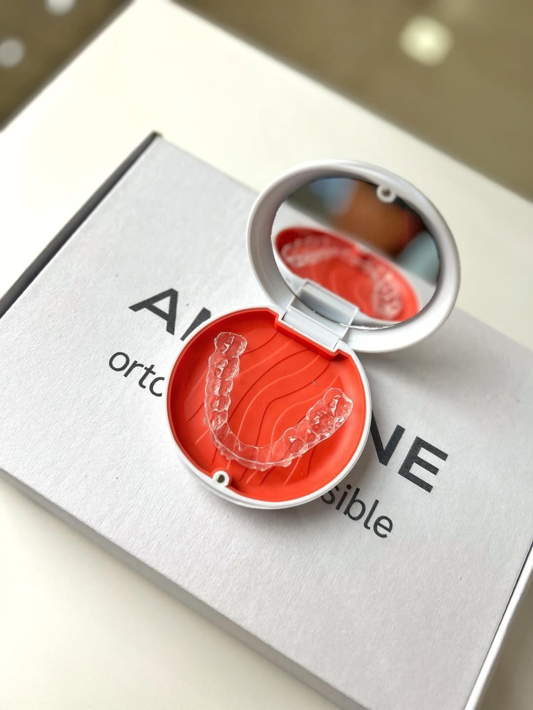 AM | LINE — Estuche rojo
